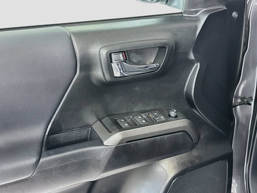 Used 2021 Toyota Tacoma TRD Off-Road AWD/4WD image 21