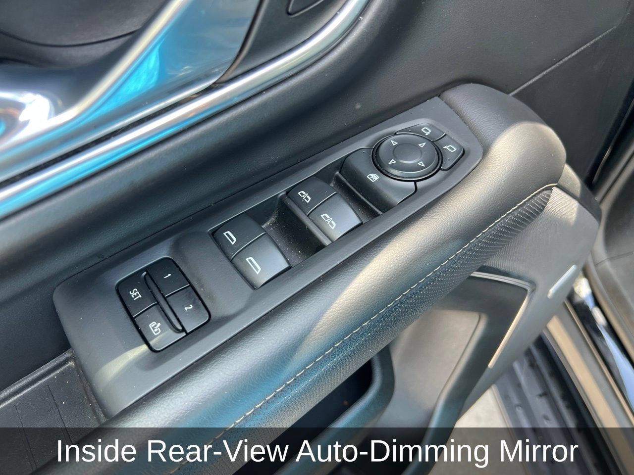 Used 2024 GMC Yukon SLT RWD image 12