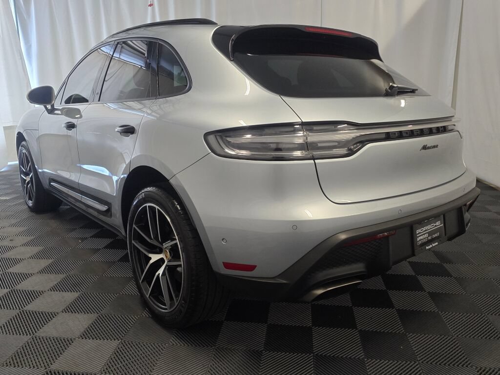 Certified 2023 Porsche Macan AWD/4WD image 3
