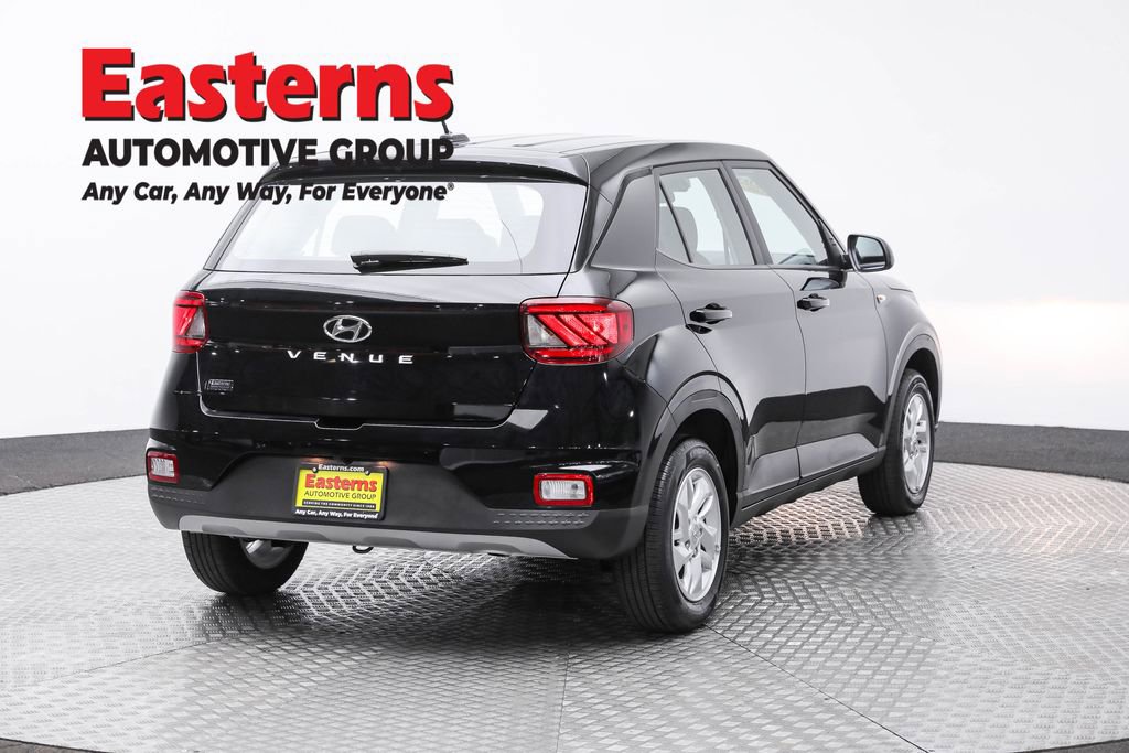 Used 2025 Hyundai Venue SE image 5