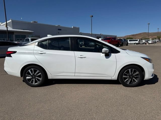 Used 2022 Nissan Versa SV FWD image 4