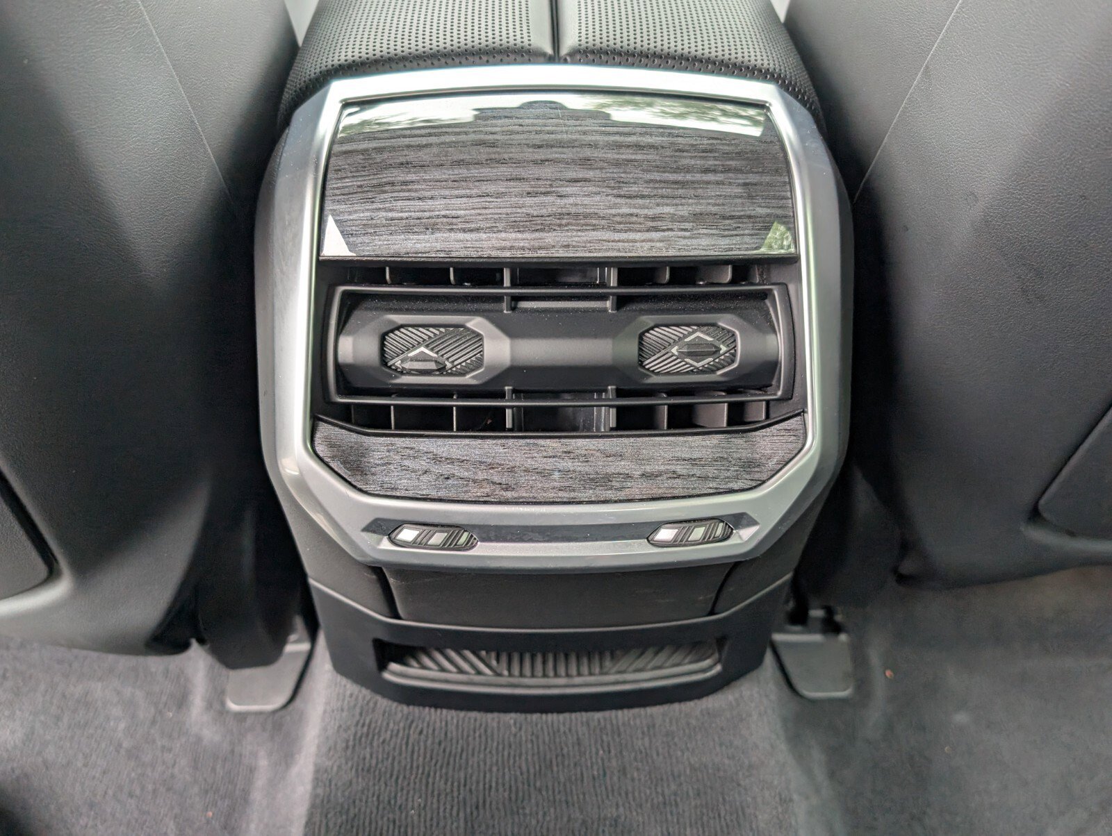 Used 2023 BMW 740i image 13