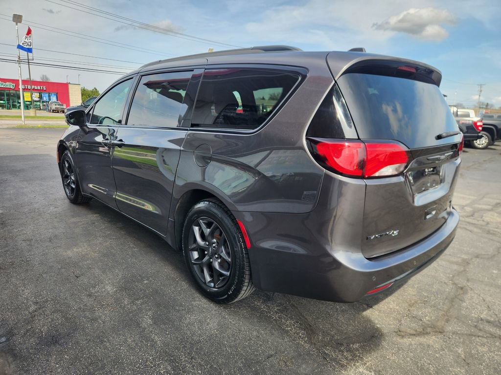 Used 2018 Chrysler Pacifica Limited w/ S Appearance Package image 5
