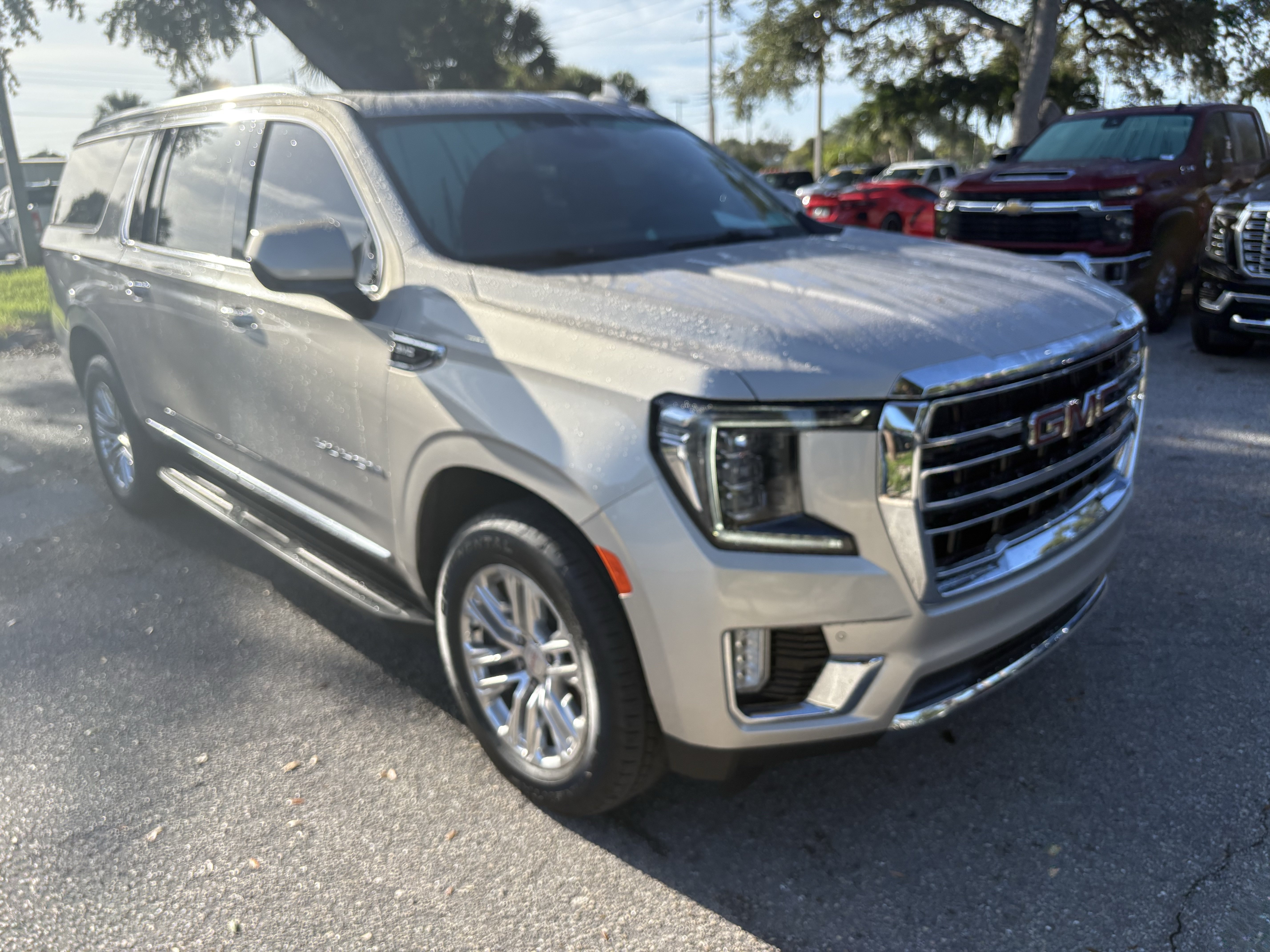 Used 2023 GMC Yukon XL SLT AWD/4WD video 1