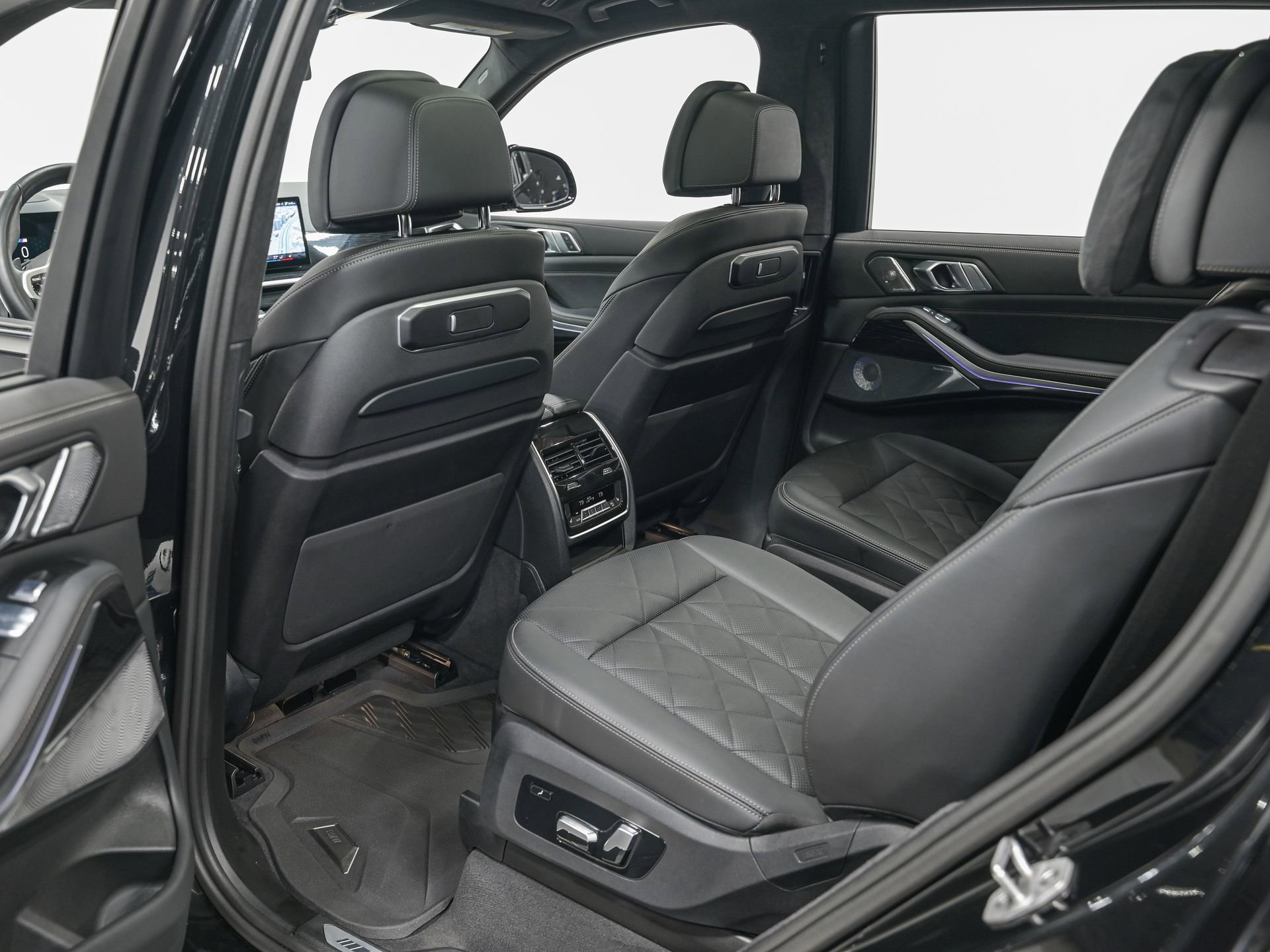 Used 2024 BMW X7 xDrive40i w/ Executive Package image 28