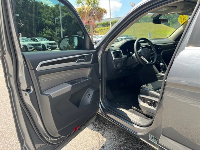 Used 2023 Volkswagen Atlas SE w/ Panoramic Sunroof Package FWD image 4