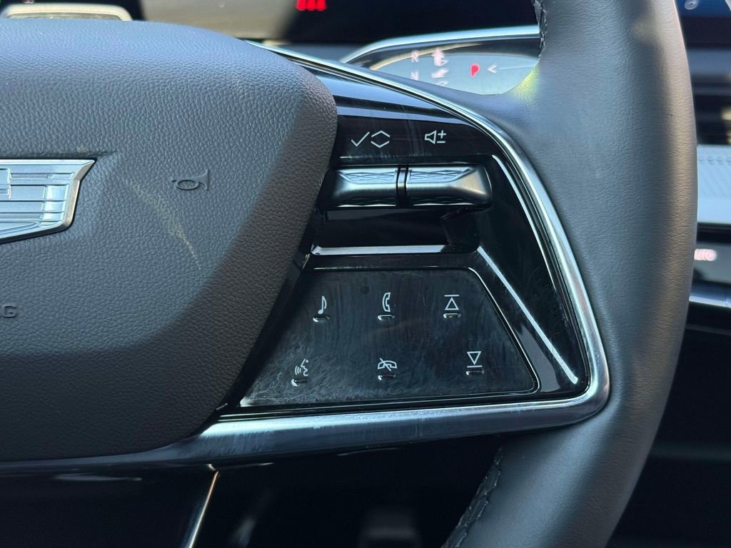 Used 2025 Cadillac Optiq Luxury 2 w/ LPO, Floor Liner Package AWD/4WD image 30