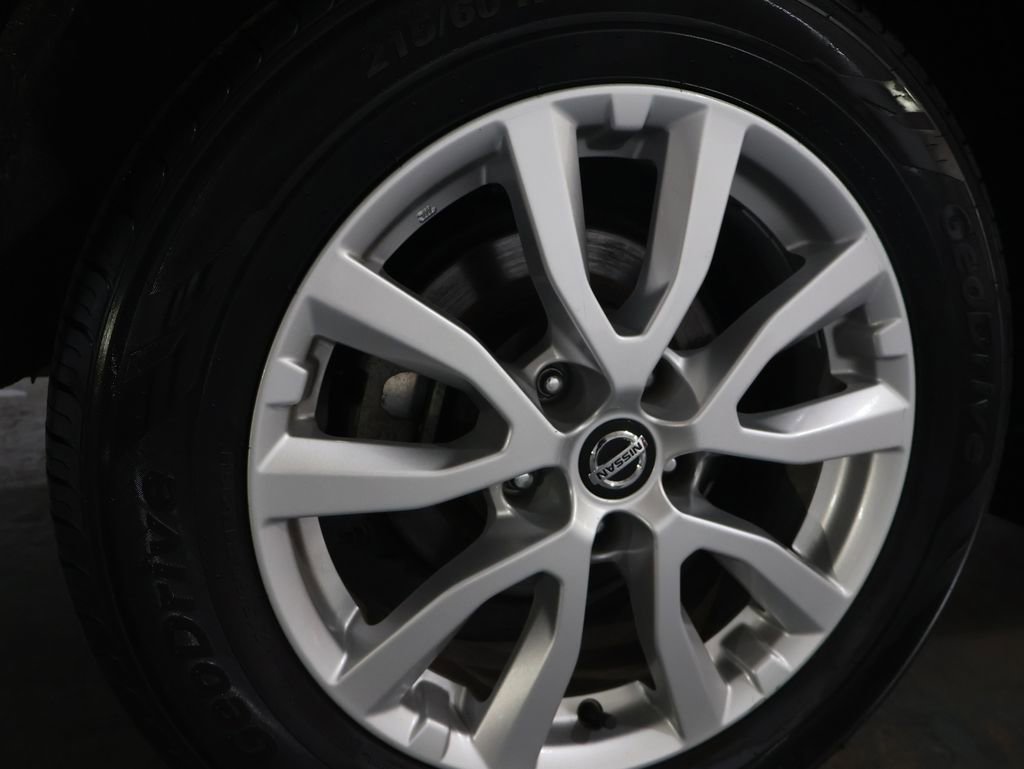 Used 2022 Nissan Rogue Sport S image 30