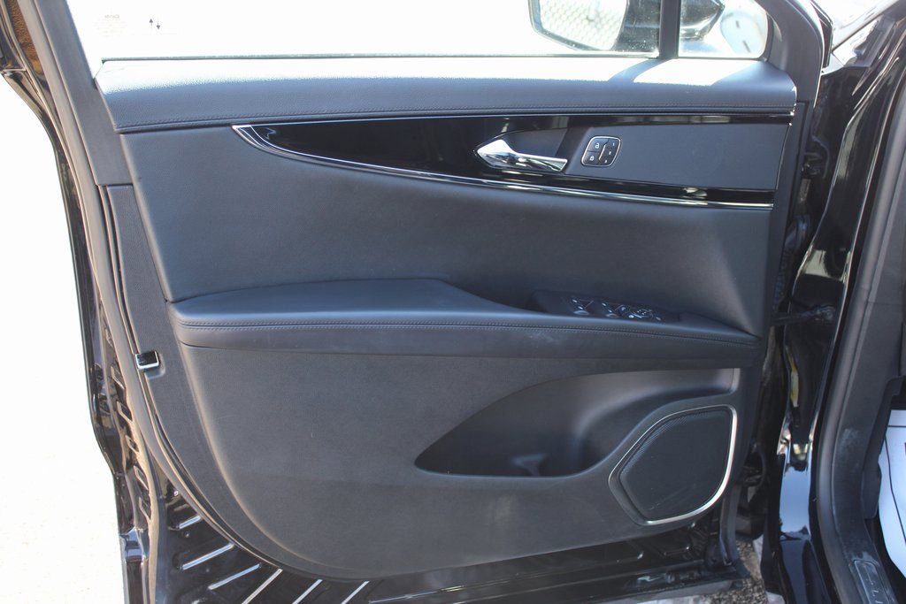 Used 2023 Lincoln Nautilus AWD w/ Premium Package image 16