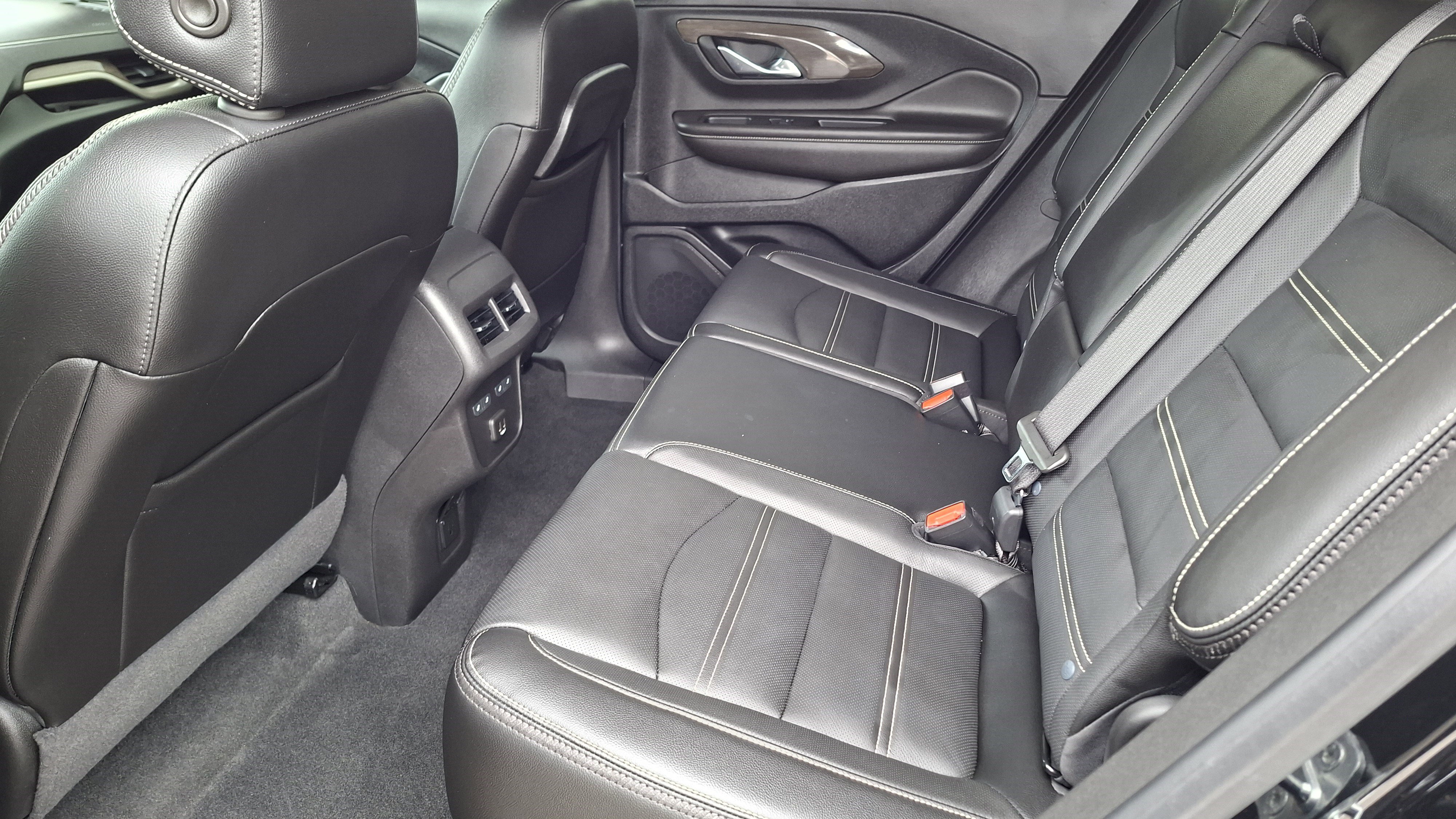 Used 2022 GMC Terrain Denali w/ Black Diamond Edition image 20