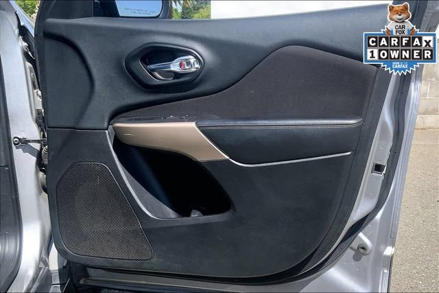 Used 2018 Jeep Cherokee Latitude w/ Altitude Package FWD image 21