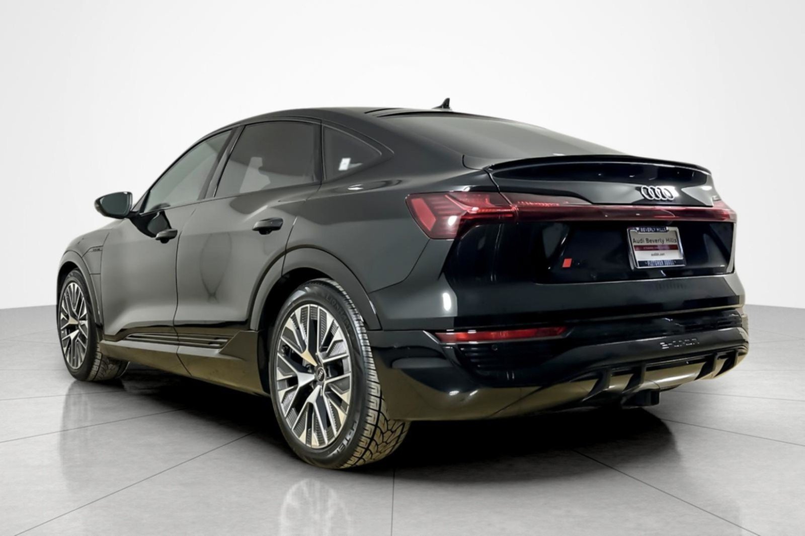 Used 2024 Audi Q8 e-tron Premium Plus AWD/4WD image 3
