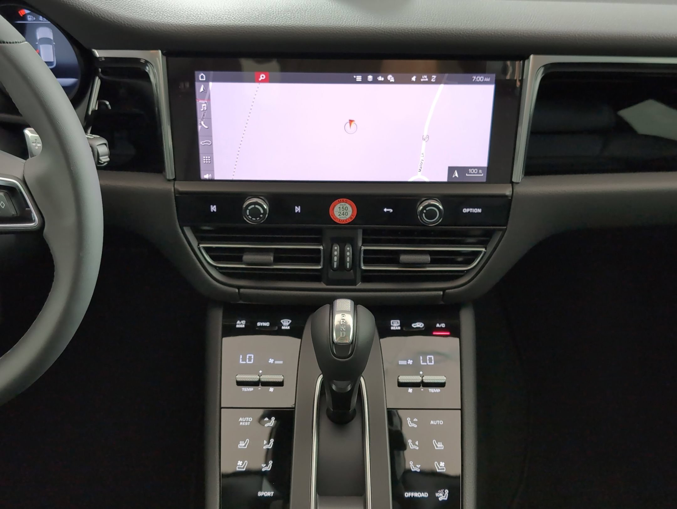 Certified 2025 Porsche Macan AWD/4WD image 25
