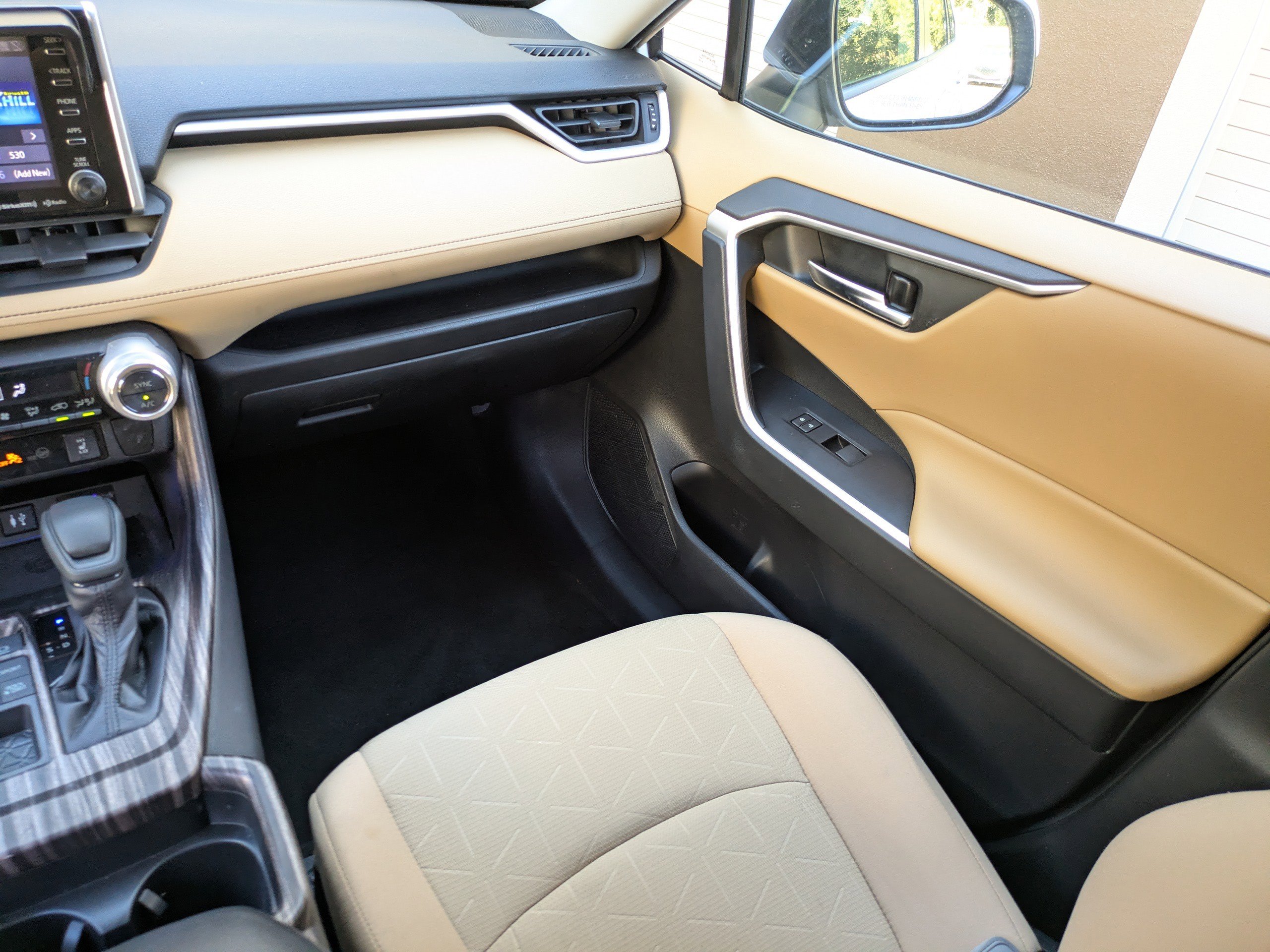 Used 2019 Toyota RAV4 XLE w/ Convenience Package image 13