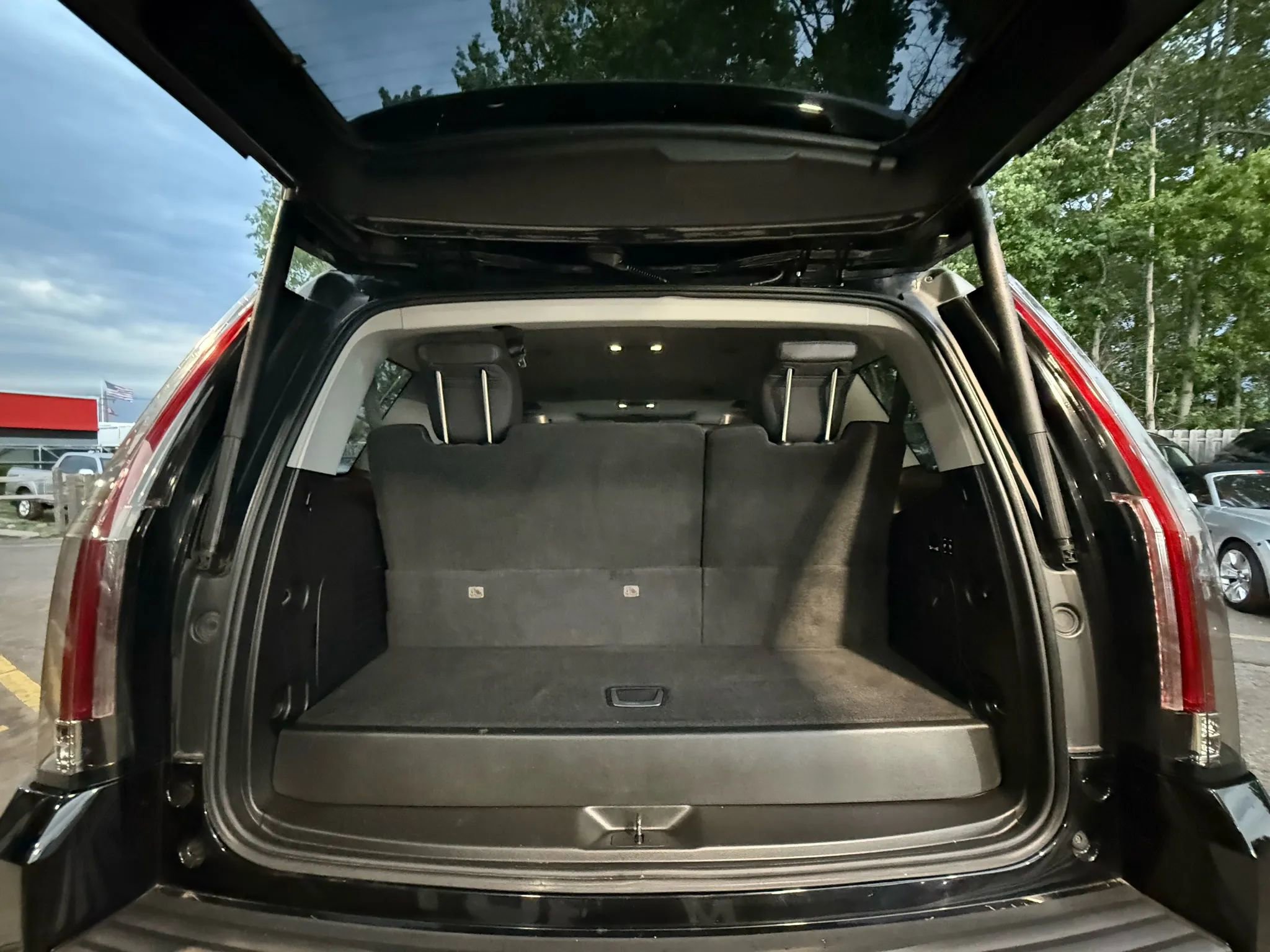 Used 2016 Cadillac Escalade Luxury image 21