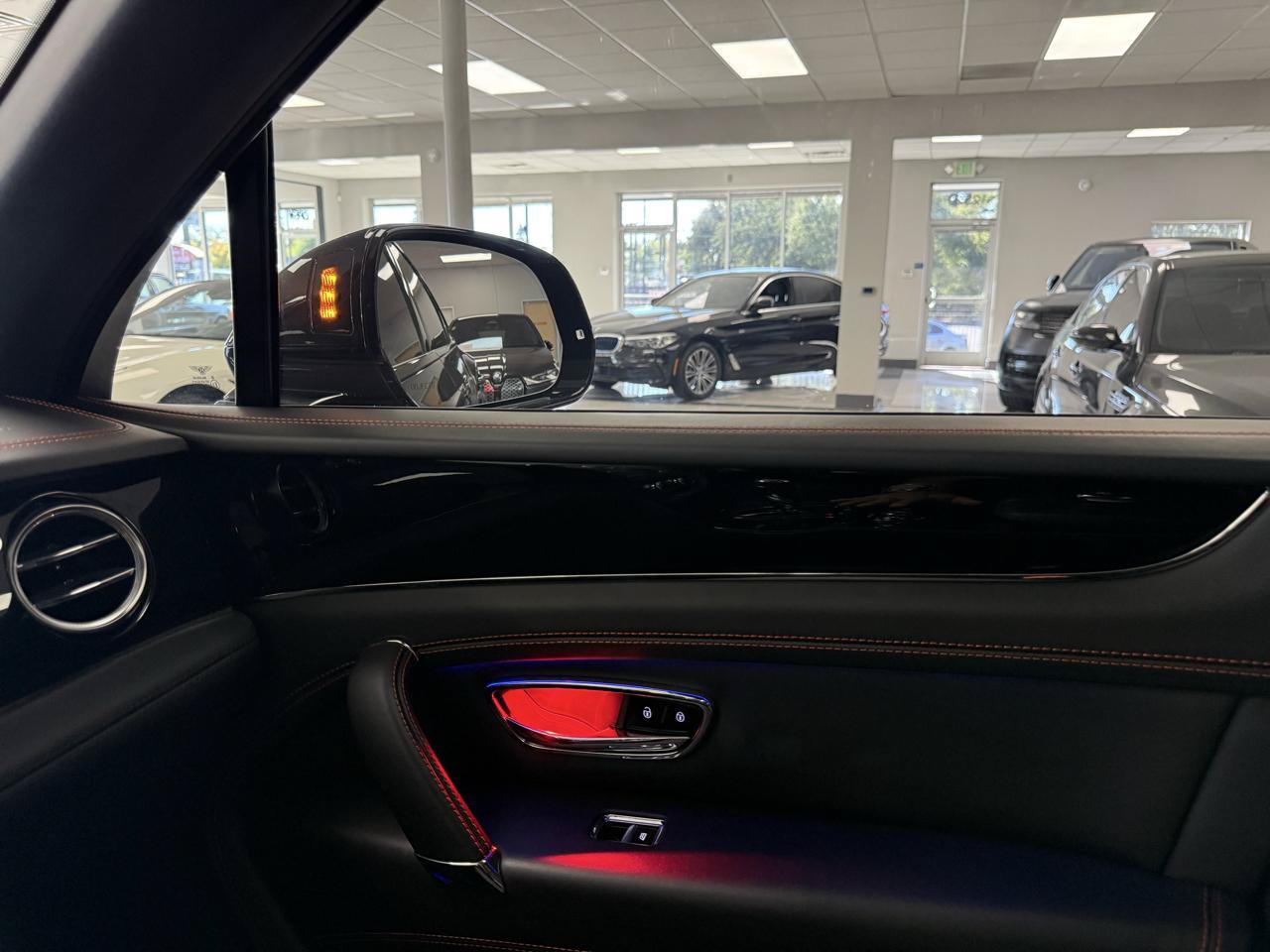 Used 2018 Bentley Bentayga AWD/4WD image 29