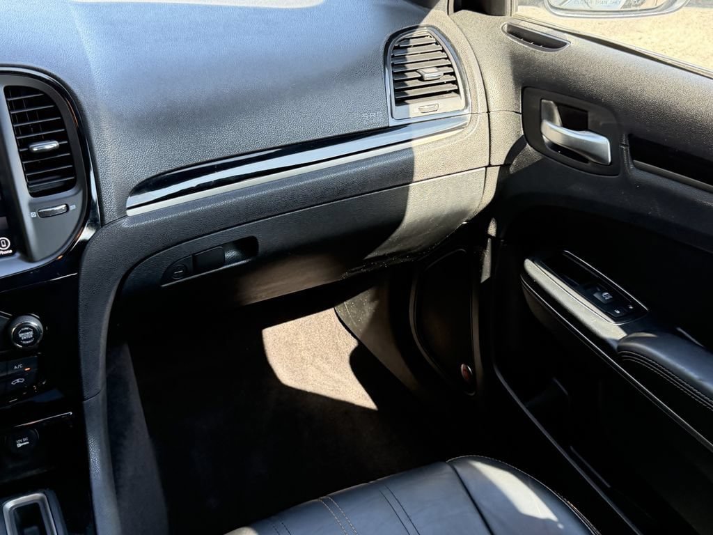 Used 2017 Chrysler 300 S RWD image 16
