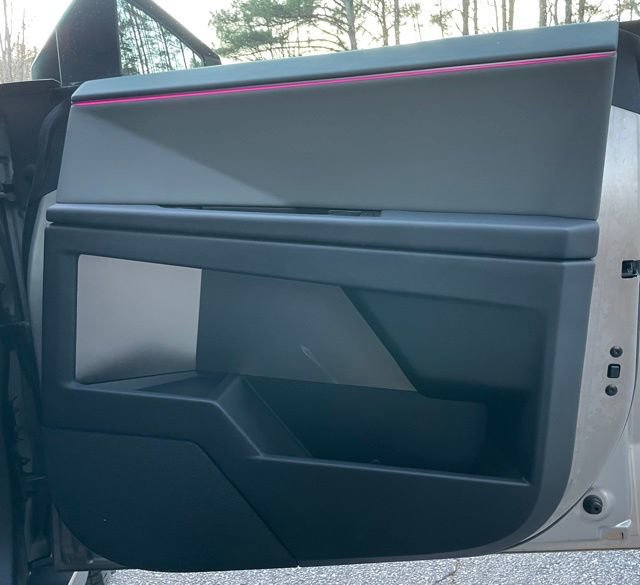 Used 2025 Tesla Cybertruck 2WD Crew Cab image 19