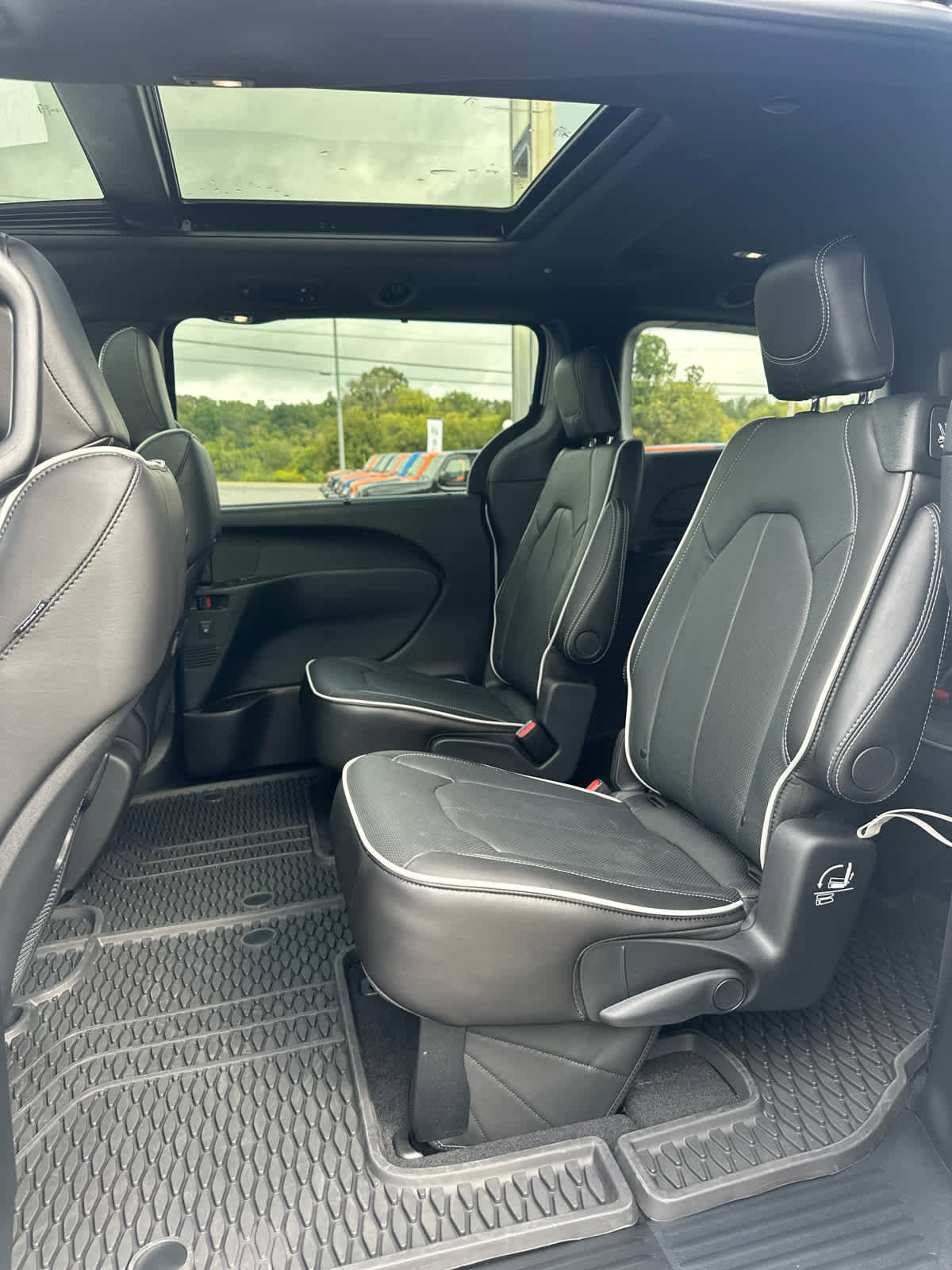 New 2026 Chrysler Pacifica Limited image 12