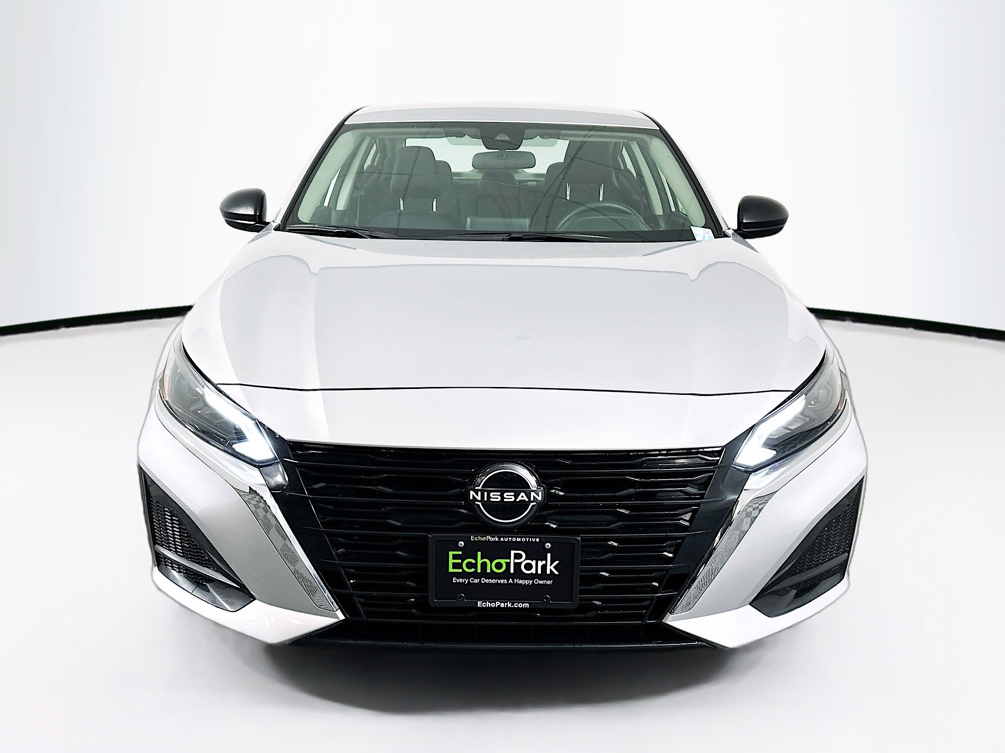 Used 2024 Nissan Altima 2.5 SV image 2