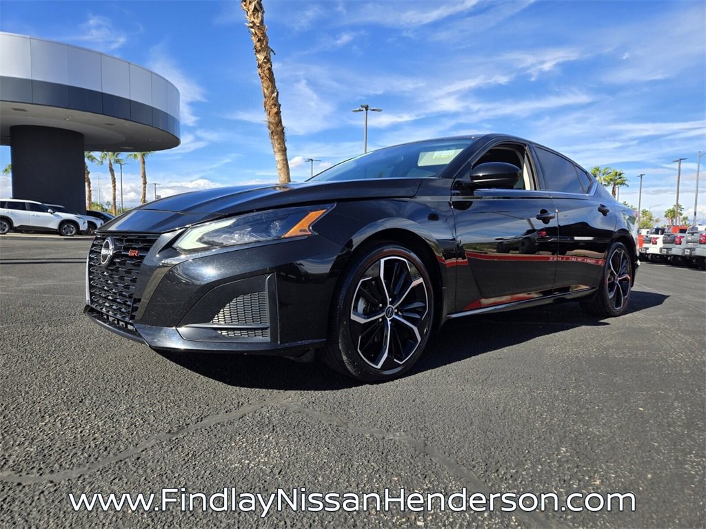 Used 2024 Nissan Altima 2.5 SR image 2