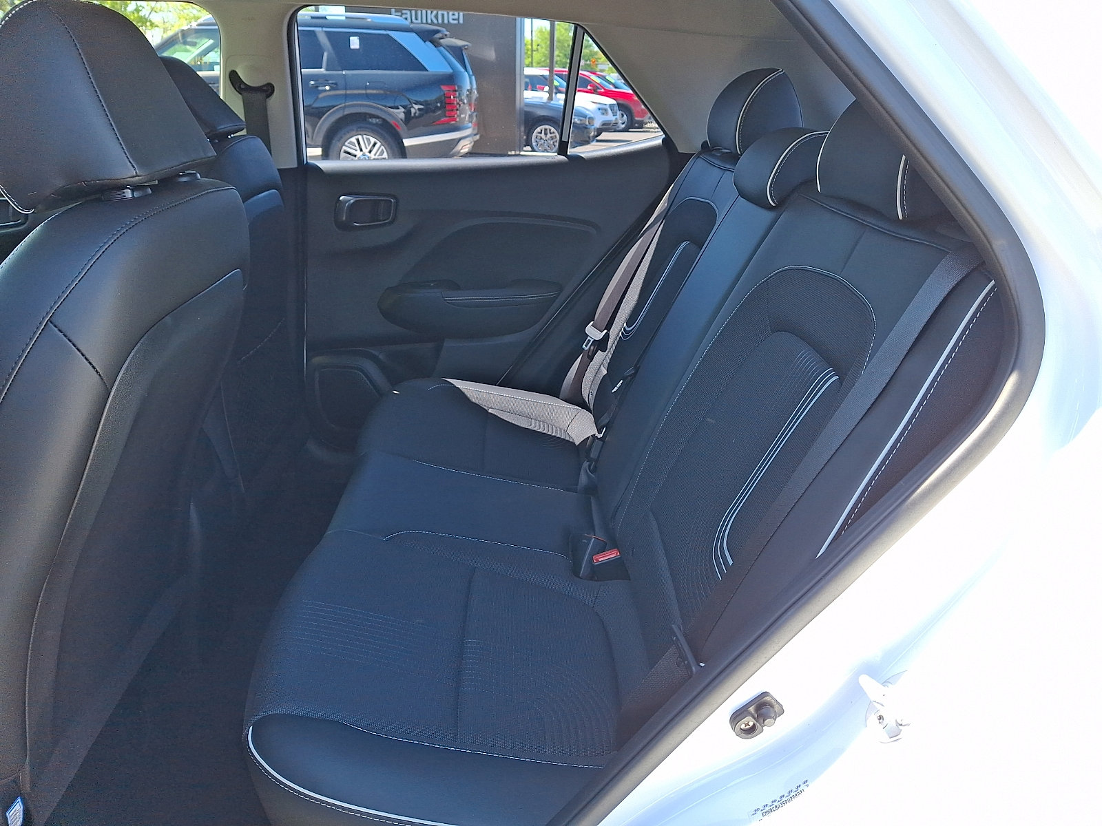 Certified 2023 Hyundai Venue Limited w/ Cargo Package FWD image 10