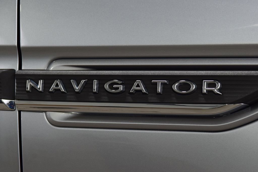 Used 2022 Lincoln Navigator Reserve AWD/4WD image 16