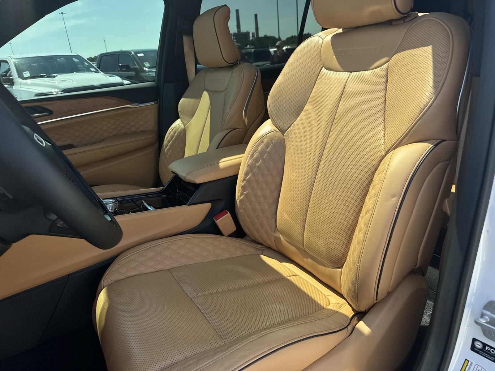Used 2025 Jeep Grand Cherokee L Summit AWD/4WD image 16