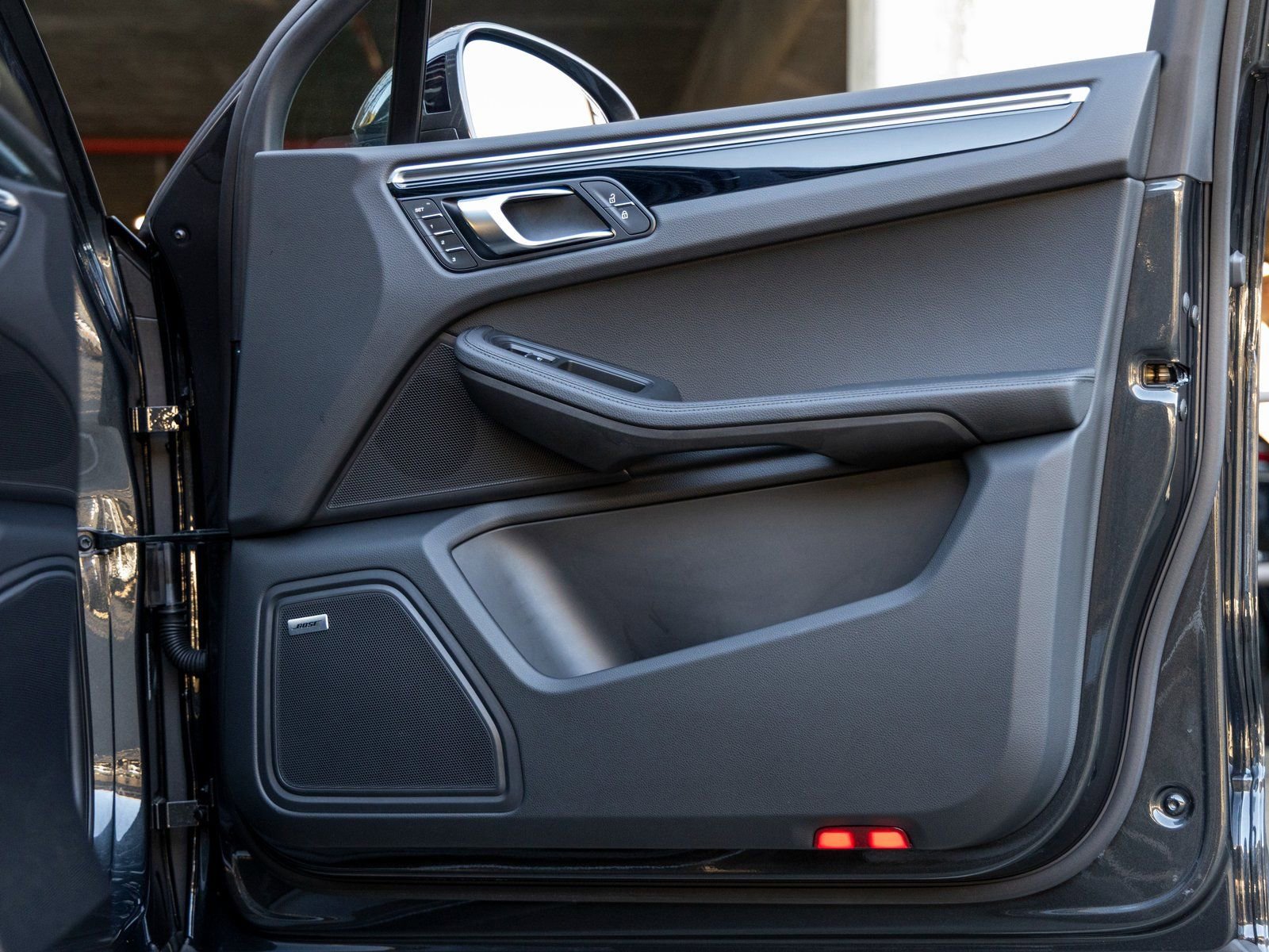 Certified 2025 Porsche Macan image 49