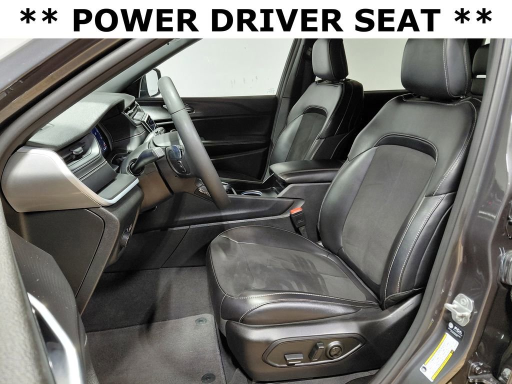 Used 2024 Jeep Grand Cherokee L Laredo AWD/4WD image 16