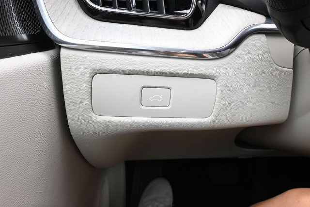 Used 2023 Volvo XC60 B5 Plus w/ Protection Package Premier FWD image 27
