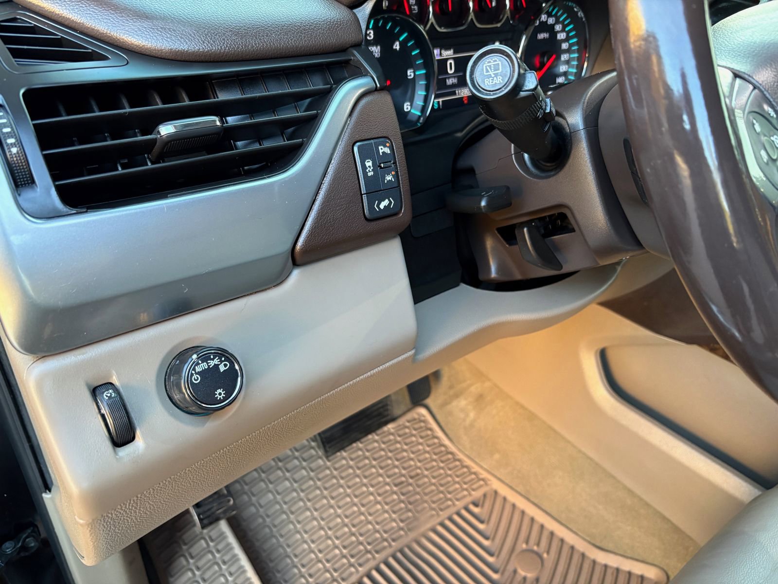 Used 2018 Chevrolet Suburban LT image 13