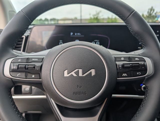 Used 2024 Kia Sportage EX FWD image 19