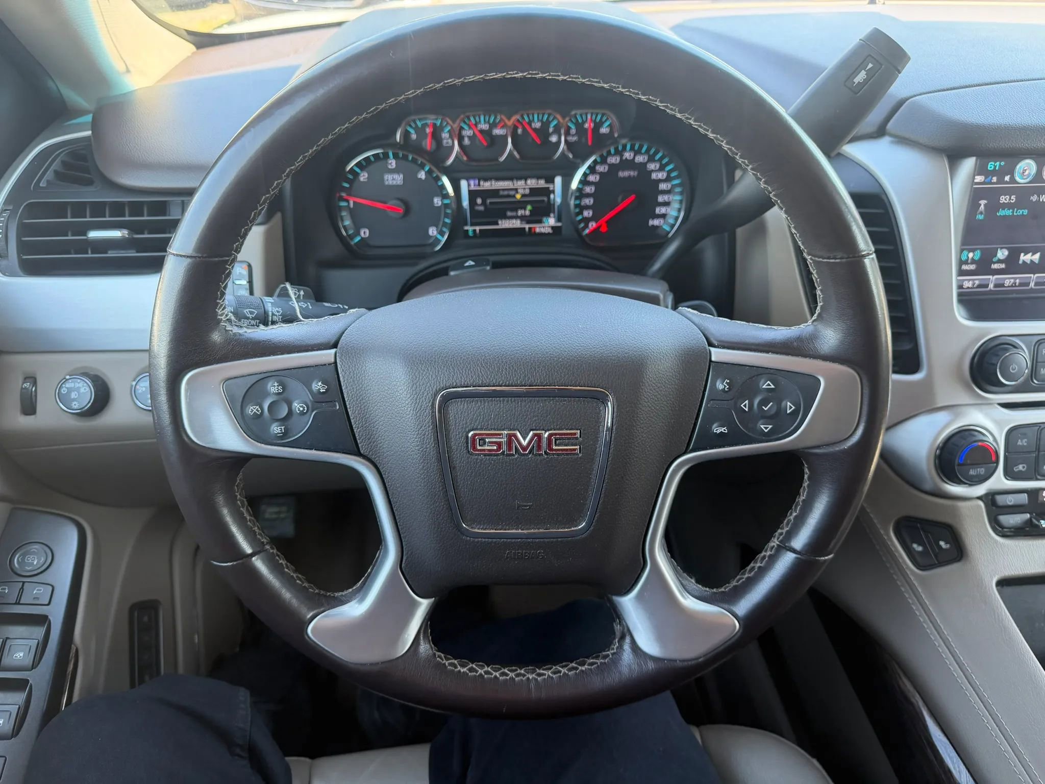 Used 2019 GMC Yukon SLT w/ Open Road Package AWD/4WD image 10