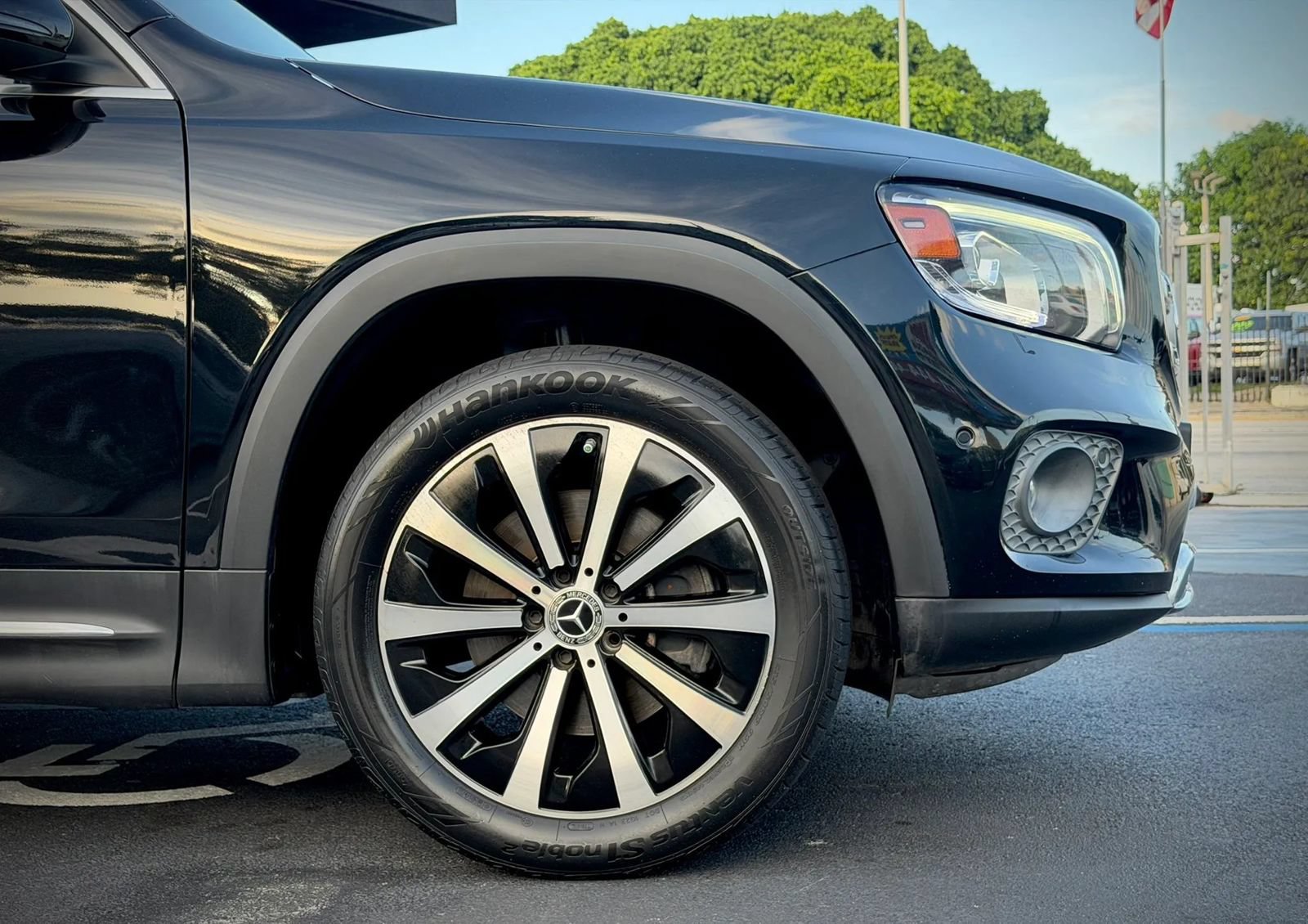 Used 2022 Mercedes-Benz GLB 250 w/ Premium Package image 7