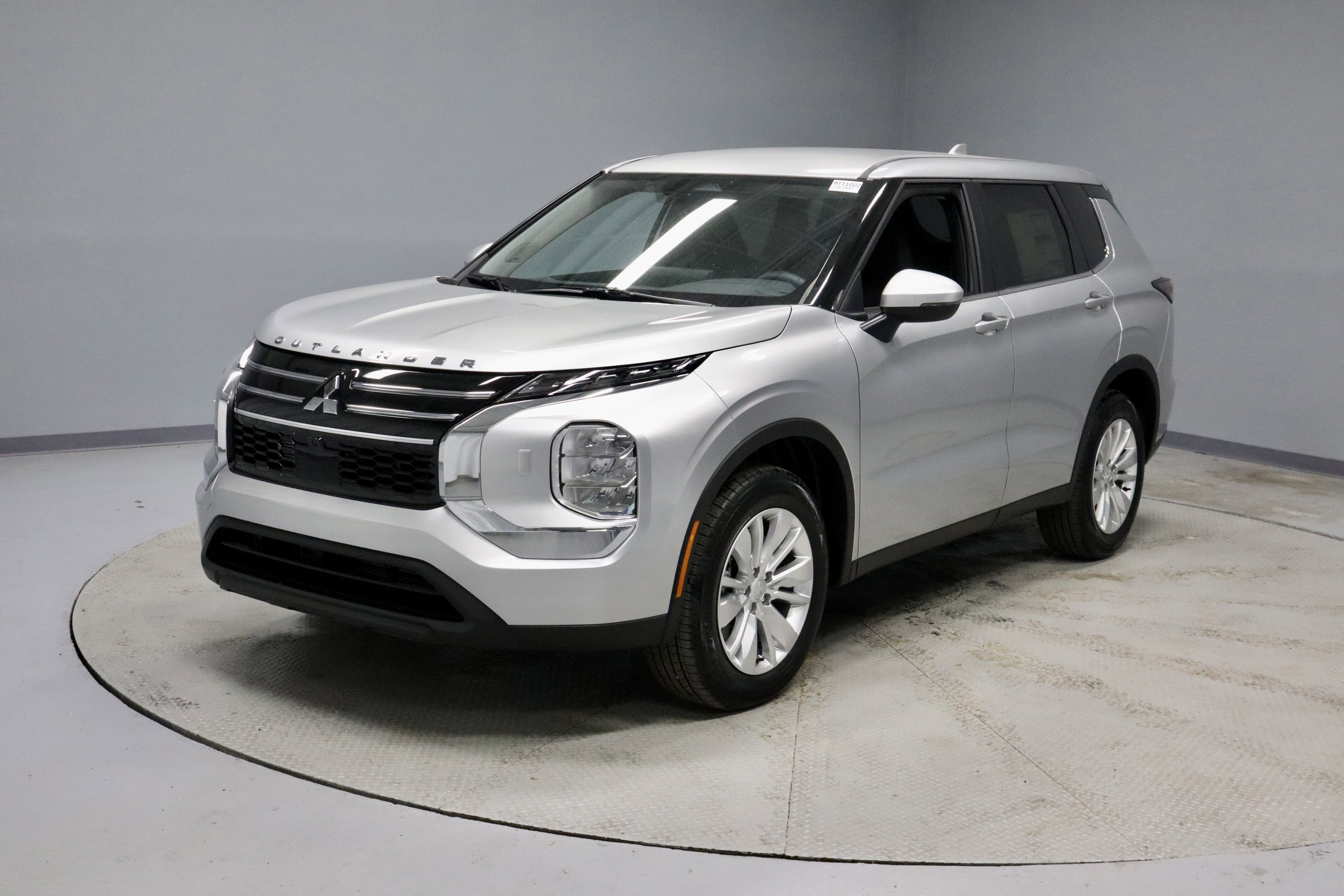 New 2026 Mitsubishi Outlander ES image 4