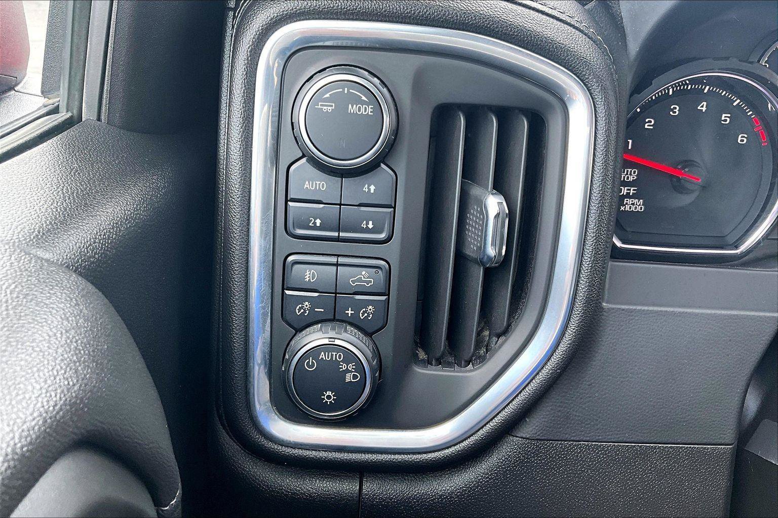 Used 2021 Chevrolet Silverado 1500 RST AWD/4WD image 36