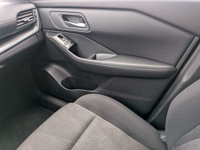 Used 2025 Nissan Rogue SV FWD image 15
