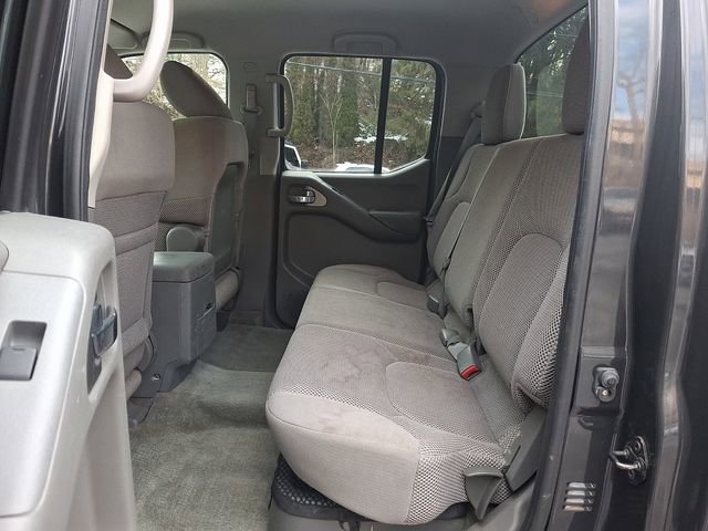 Used 2012 Nissan Frontier SV image 11