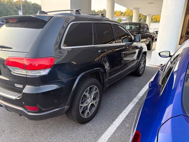 Used 2018 Jeep Grand Cherokee Limited AWD/4WD image 9