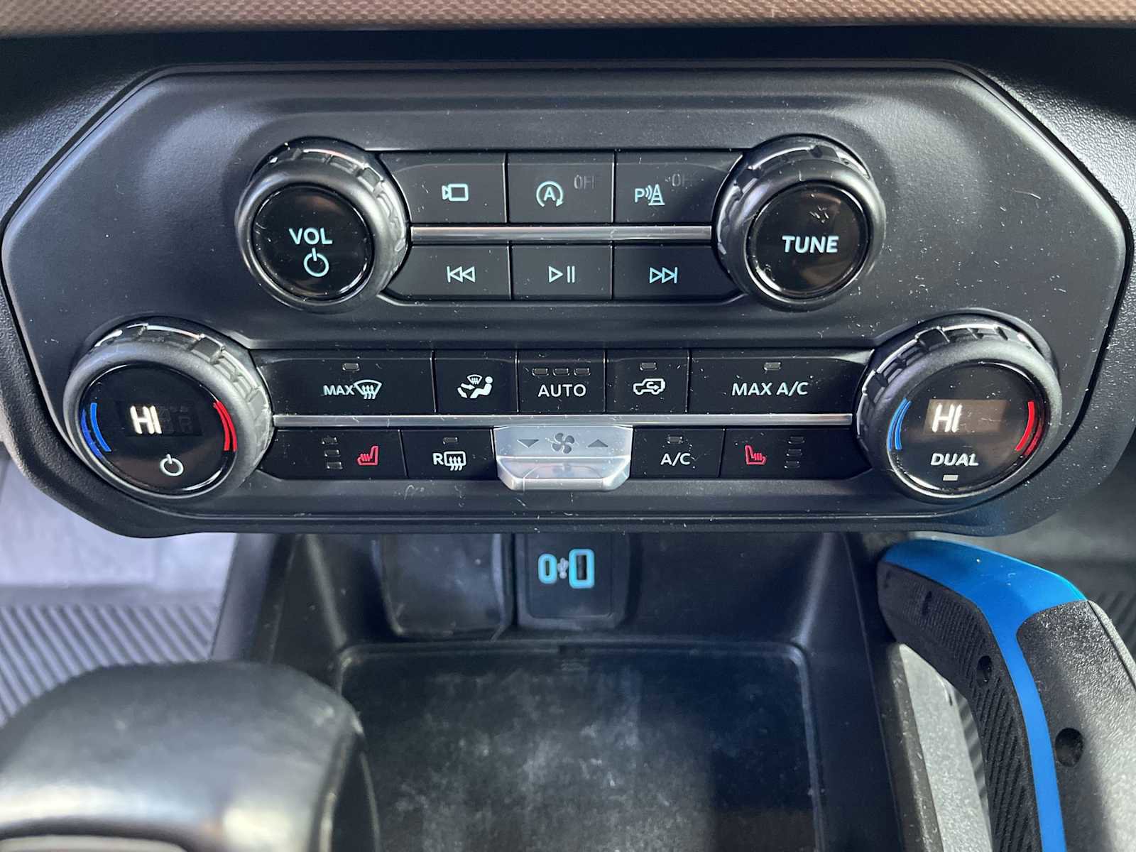 Used 2023 Ford Bronco Outer Banks image 18