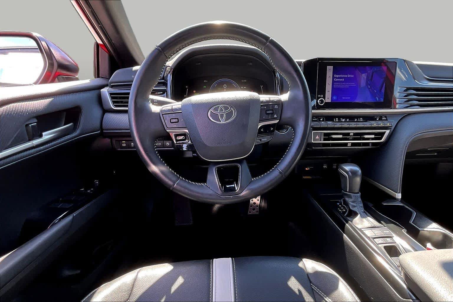 Used 2025 Toyota Camry SE w/ Convenience Package FWD image 6