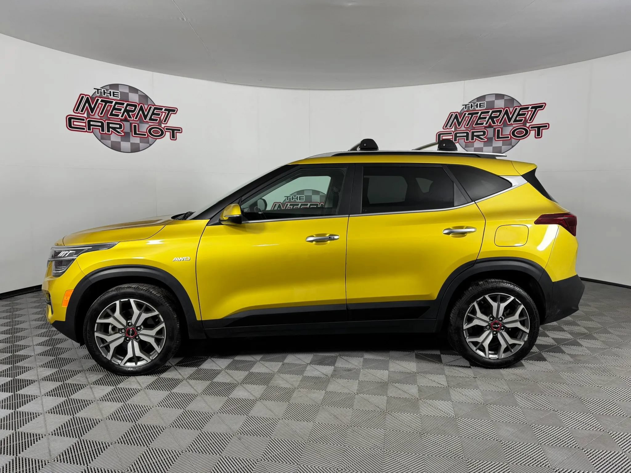 Used 2023 Kia Seltos SX w/ SX Sunroof Package AWD/4WD image 4