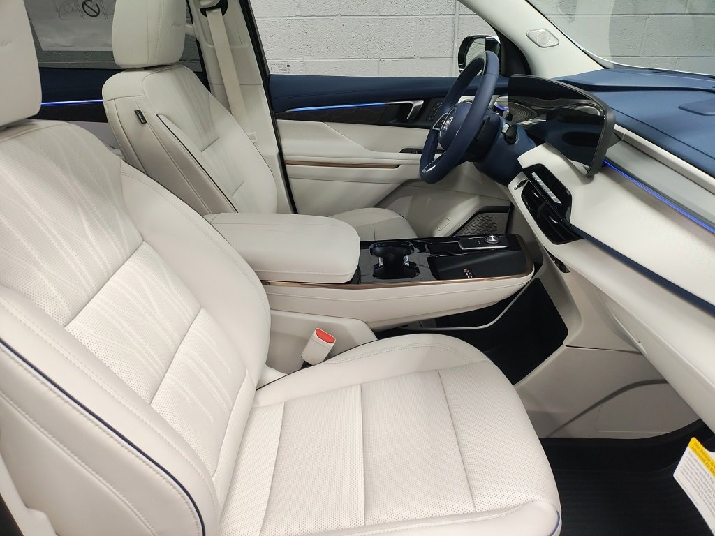 New 2026 Buick Enclave Avenir image 7