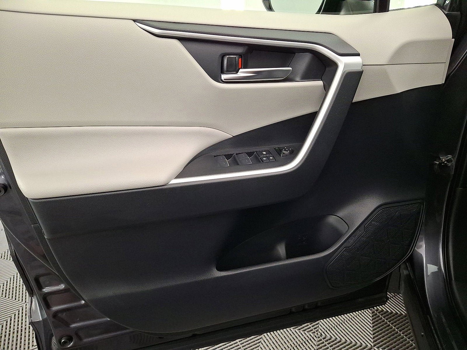 Certified 2025 Toyota RAV4 XLE AWD/4WD image 10