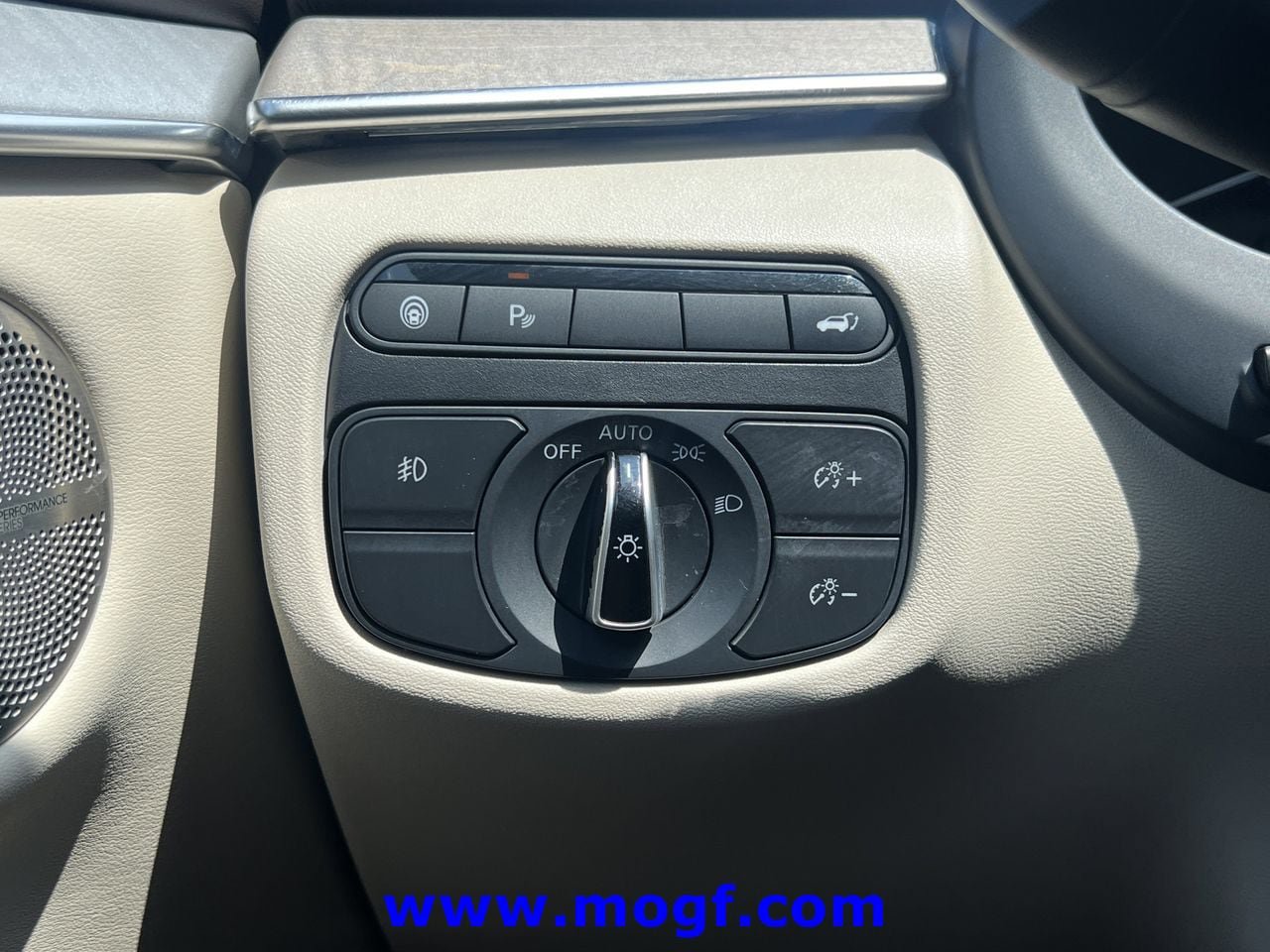 Used 2019 INFINITI QX50 Essential w/ Sensory Package AWD/4WD image 16