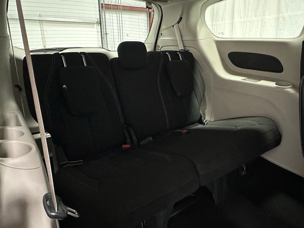 Used 2023 Chrysler Voyager LX image 58