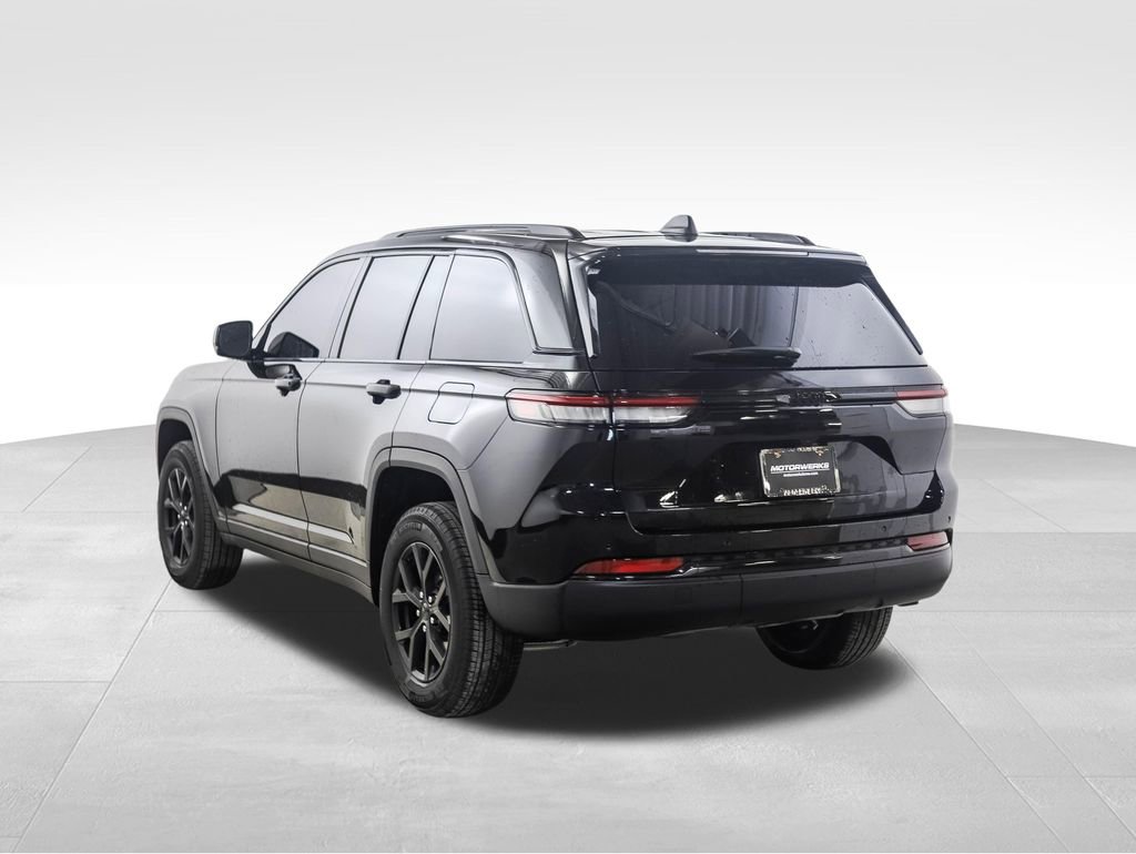 Used 2025 Jeep Grand Cherokee Limited w/ Trailer Tow Package image 3