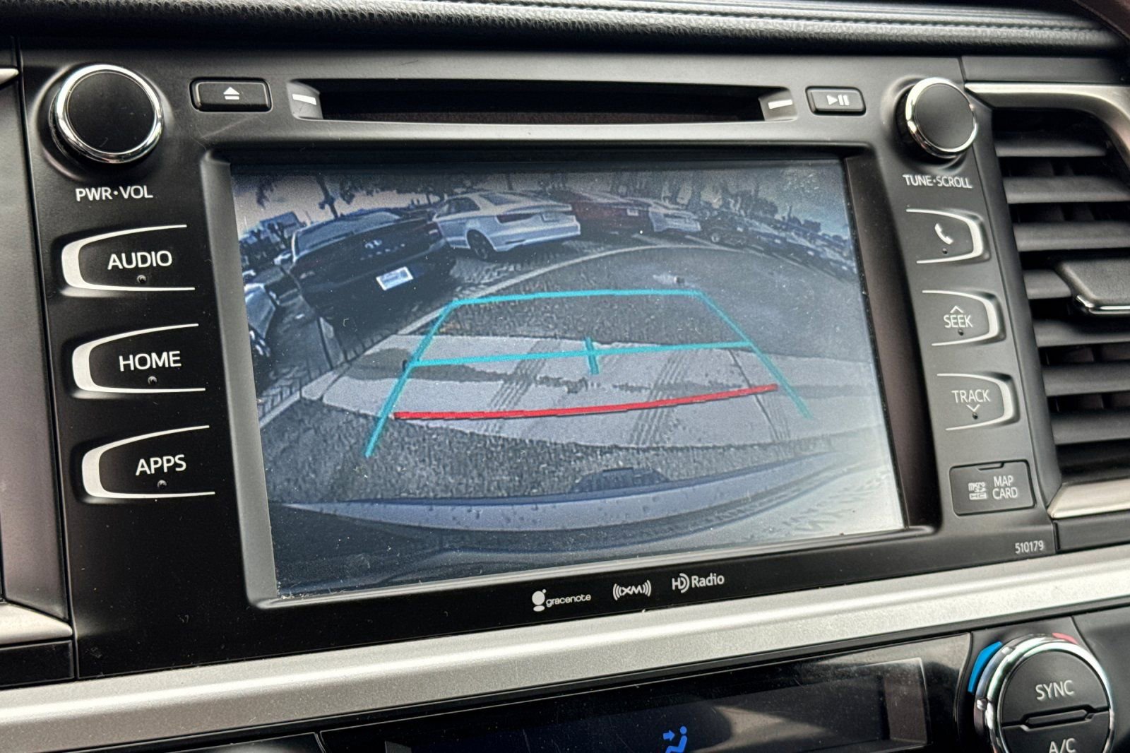 Used 2017 Toyota Highlander XLE image 21