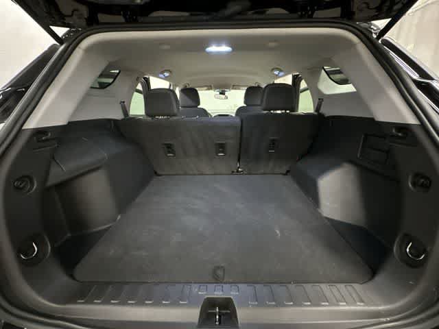 Used 2022 GMC Terrain SLE w/ Driver Convenience Package AWD/4WD image 24